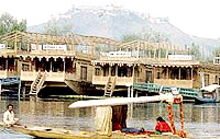 houseboats