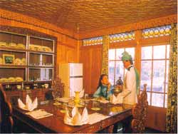 WelcomGroup Houseboat